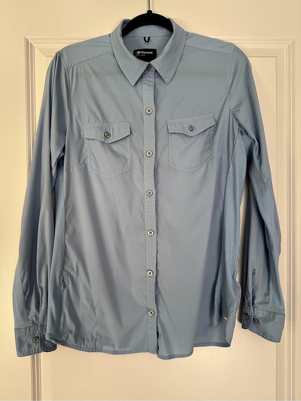 Marmot Men's Button Down Shirt in Blue Size Medium Like New